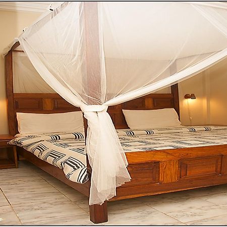Seaview Gardens Hotel Kololi Buitenkant foto