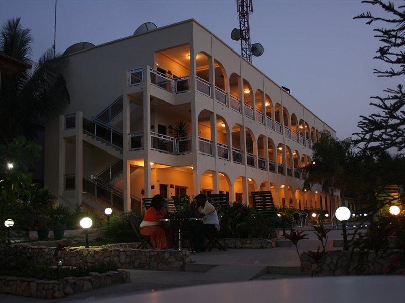Seaview Gardens Hotel Kololi Buitenkant foto